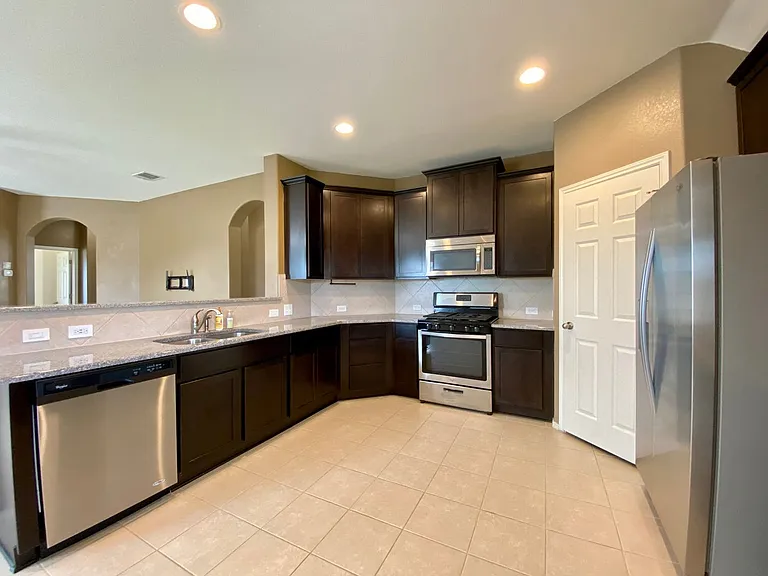 466 Eagle Brook Ln — Photo 6