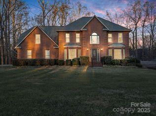 907 Weymouth Dr, Gastonia, NC 28056