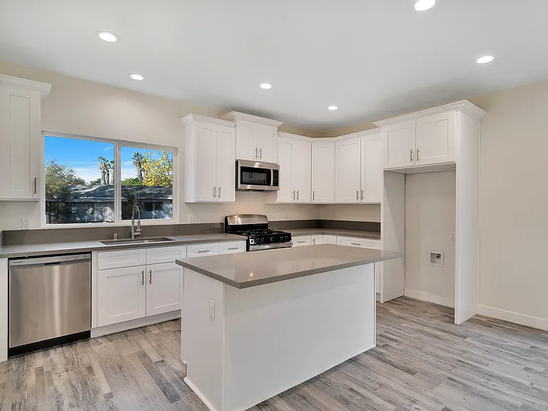 590 Riverside Rd — Photo 2