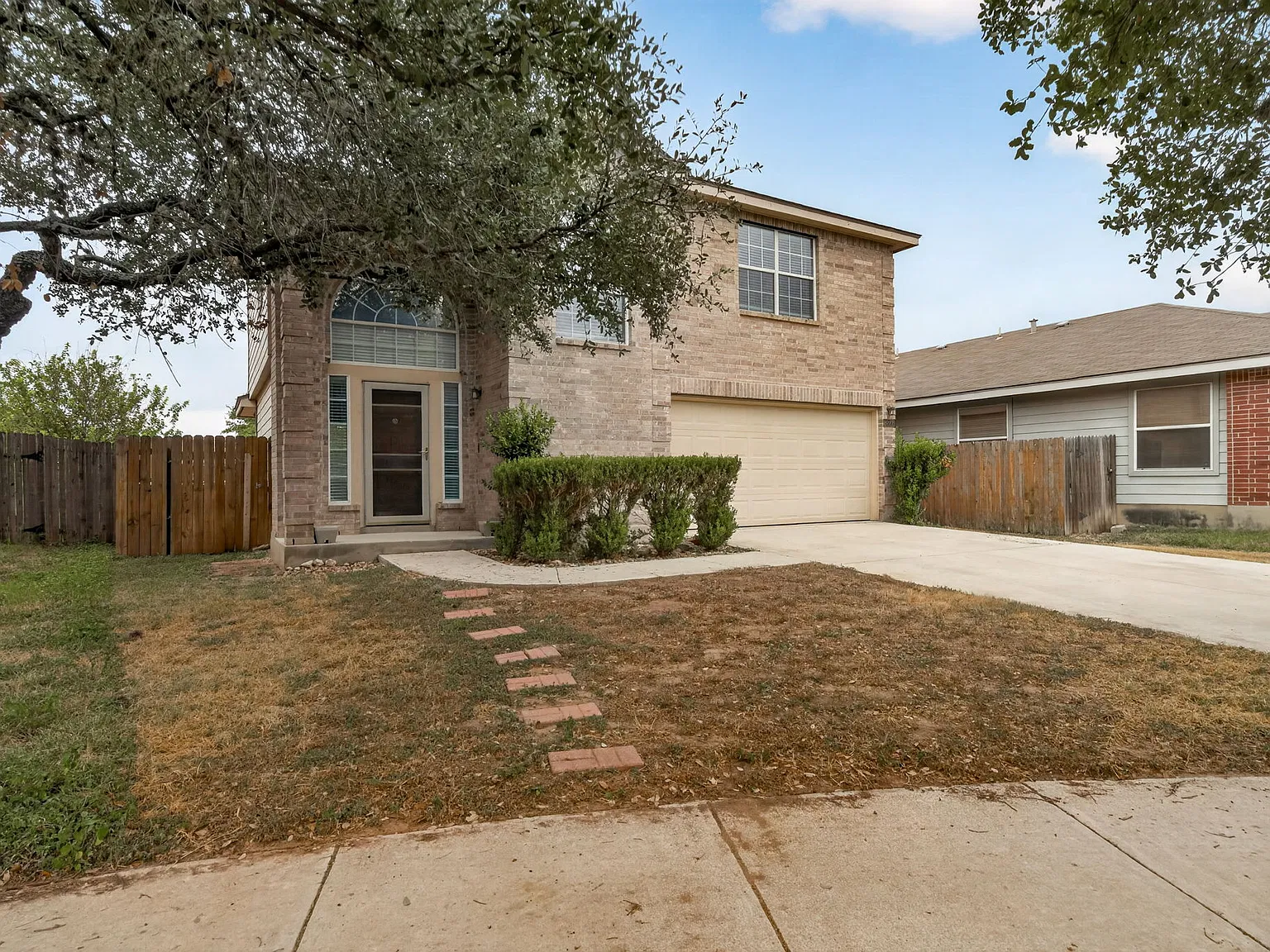 3 bed, 2.5 bath, 1704 sqft, $1,800 — Photo 3