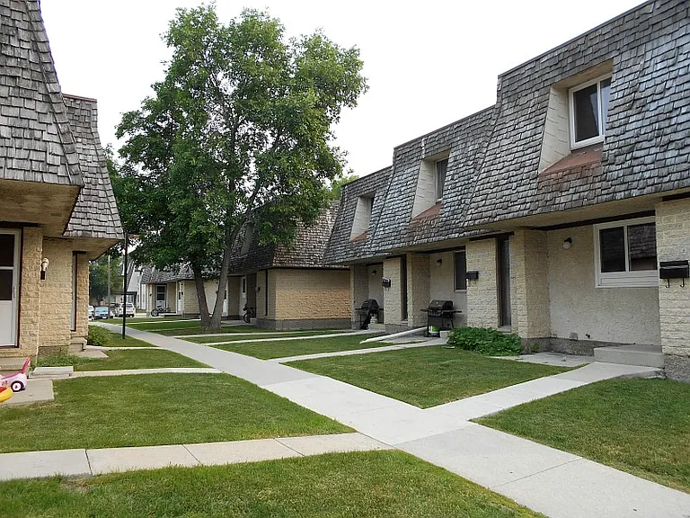 120 Baylor Ave — Photo 10