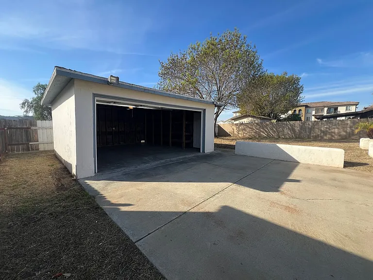 156 Date St — Photo 20