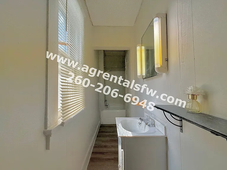 2828 Raymond St — Photo 11
