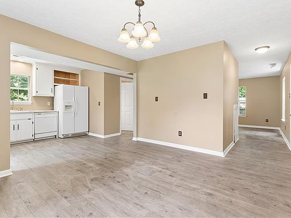 3rd image of 243 Windsor Rd