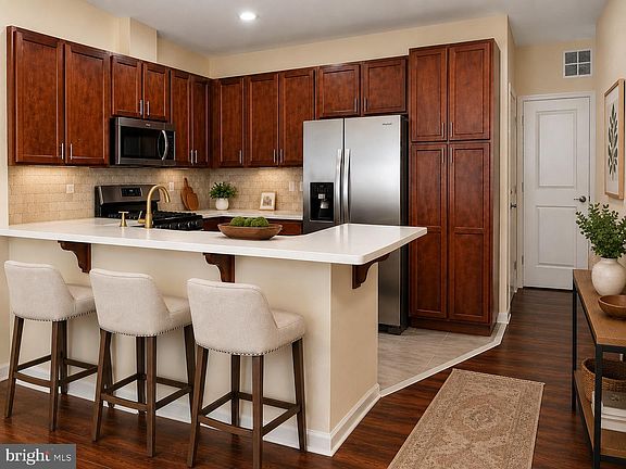 5th image of 21 Rowand Way E