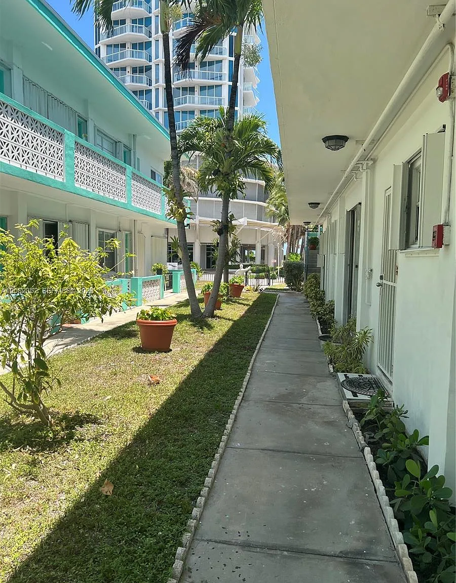 Broadwater Beach Arms Ii — Photo 3