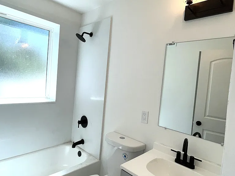 3919 Jamieson Ave #1W — Photo 8
