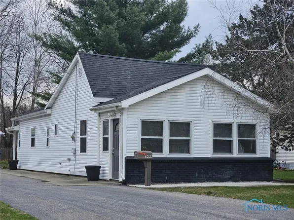 5444 Silvertown Dr, Sylvania, OH 43560