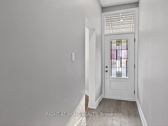 3rd image of 141 Ray St N