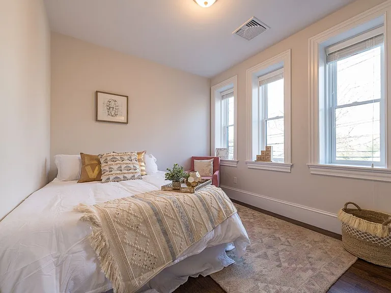 2044 Beacon St #5 — Photo 15