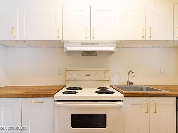 4th image of 1363 Clyde Ave #208