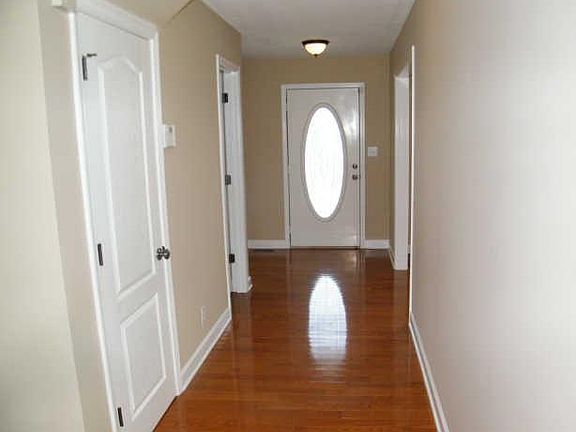 3rd image of 3708 Meadow Knoll Ct