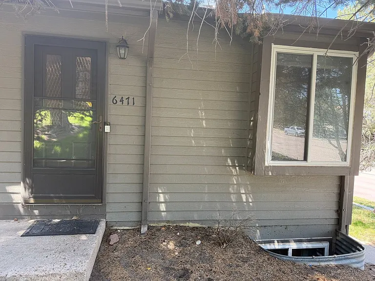 6471 Jonathan Ct — Photo 2