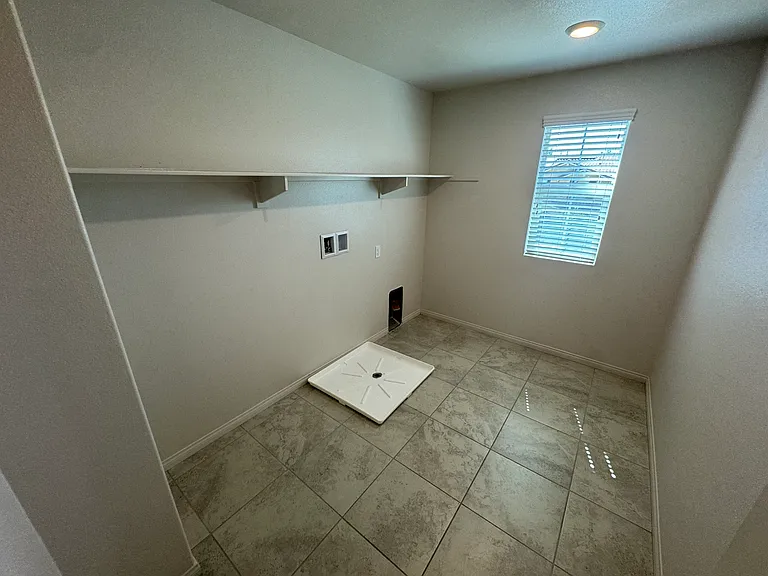 446 Almond Ln — Photo 23