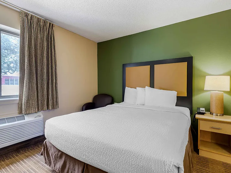 Studio Suite - 1 Queen Bed