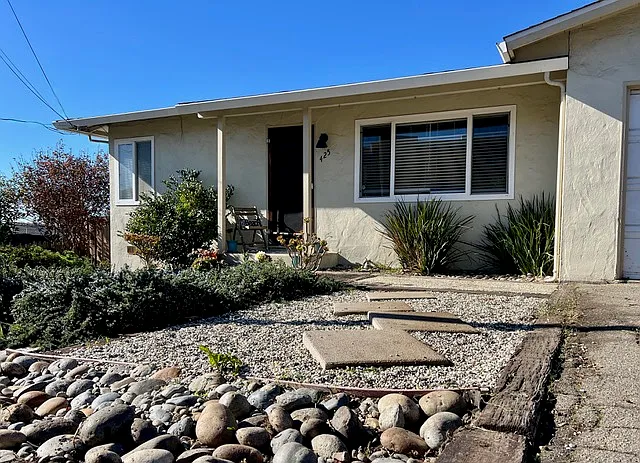 425 Coates Dr — Photo 17