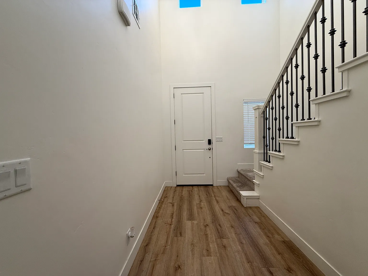 4 bed, 2.5 bath, 1984 sqft, $2,550 — Photo 4