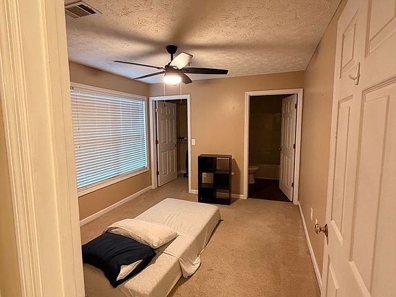 3rd image of 1114 S College St APT 6-102