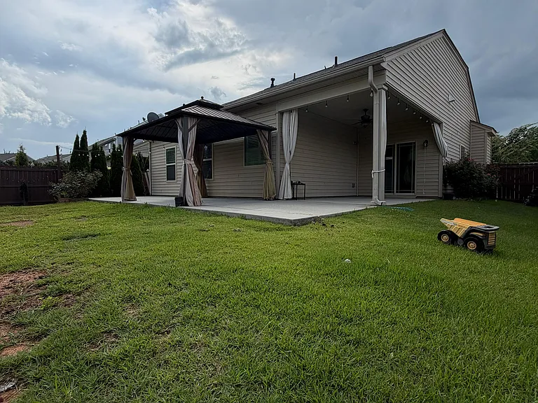 130 Caledonia Dr — Photo 32