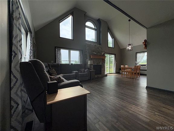 2nd image of 1824 Edmunds Rd