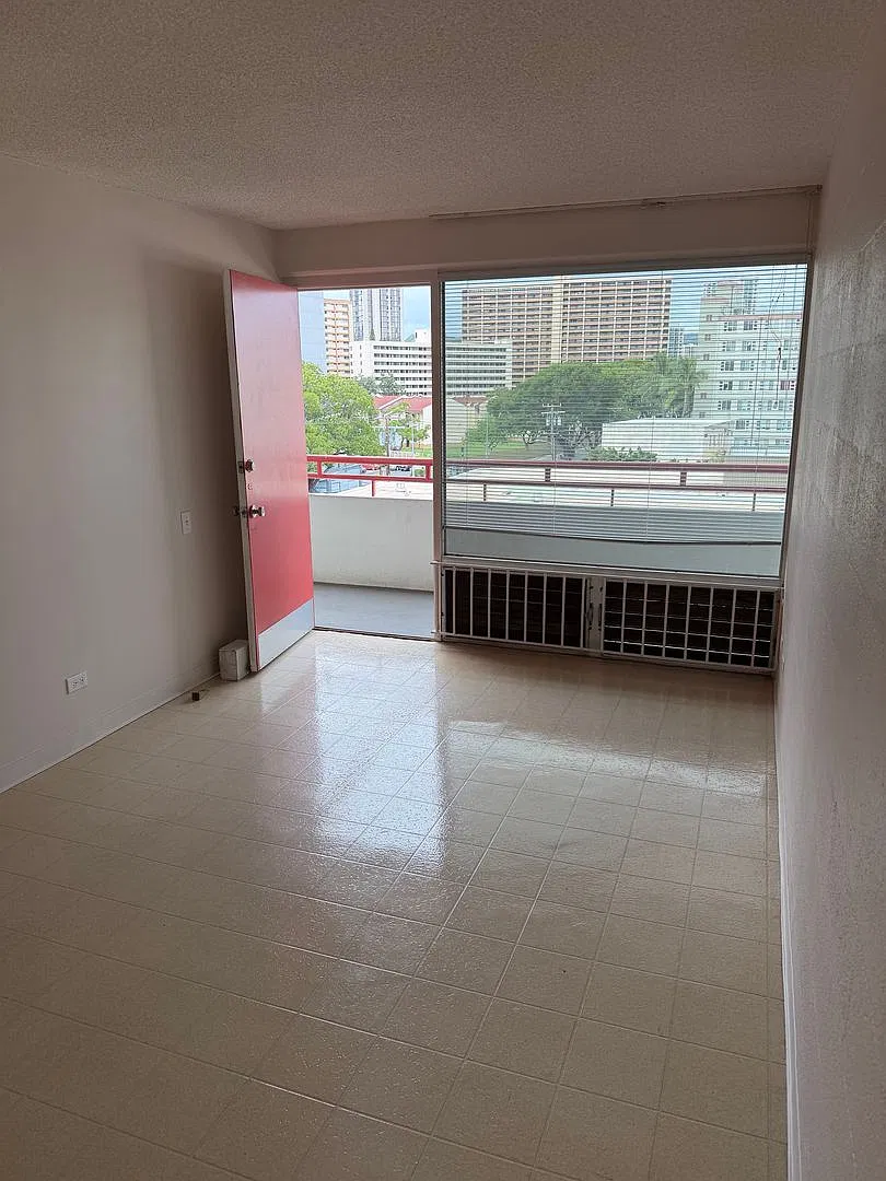 Desirable location - Spacious 1BR/1Ba/1 Prkg Near Ala Moana. Available Now! — Photo 2