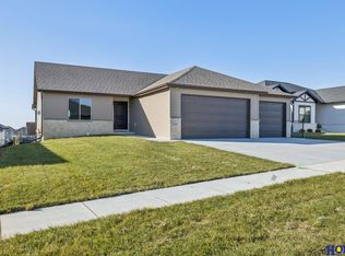 1035 Kantor Ln, Hickman, NE 68372