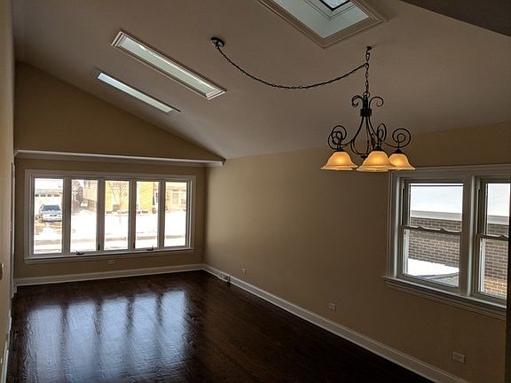 3rd image of 4609 W 106th St