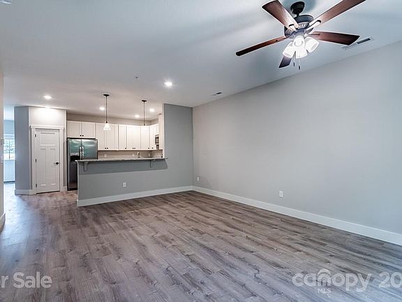 4th image of 138 Foxden Dr #102