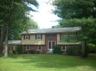 125 Edmond Dr, North Kingstown, RI 02852