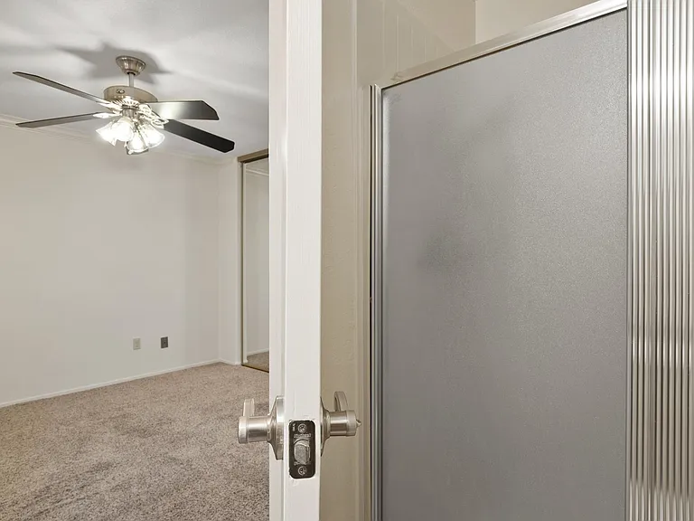 En-suite Bathroom on Level 1