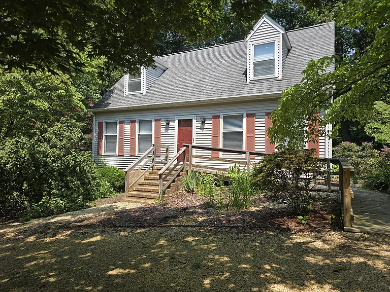8273 Pond View Dr — Photo 1