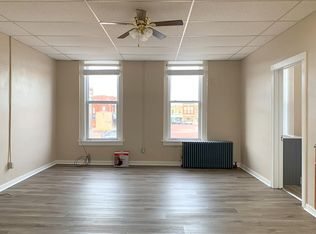 368 S Side Sq APT A, Carlinville, IL 62626