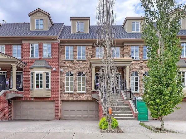2423 E Erlton St SW, Calgary, AB T2S 2V9