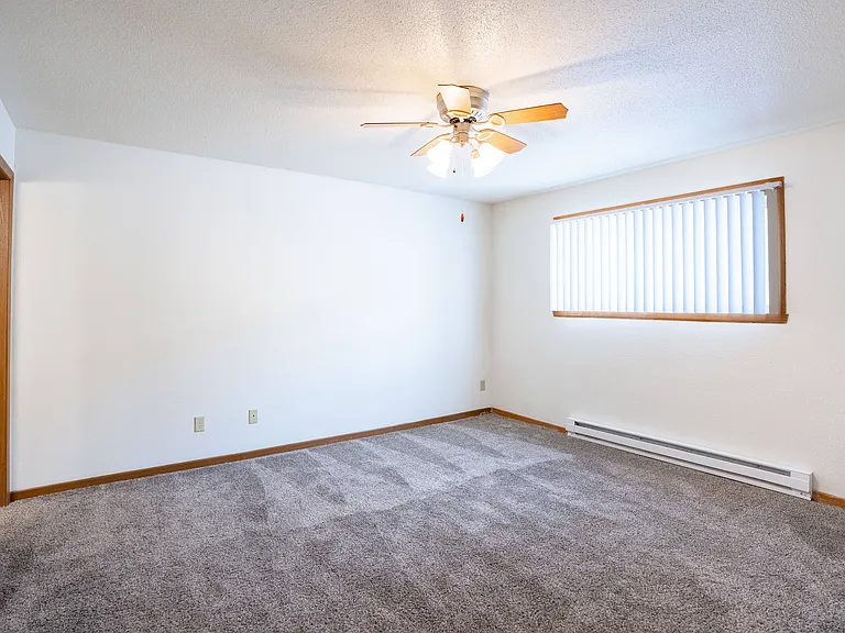 Fargo, ND Kennedy Apartments | 32A | Bedroom