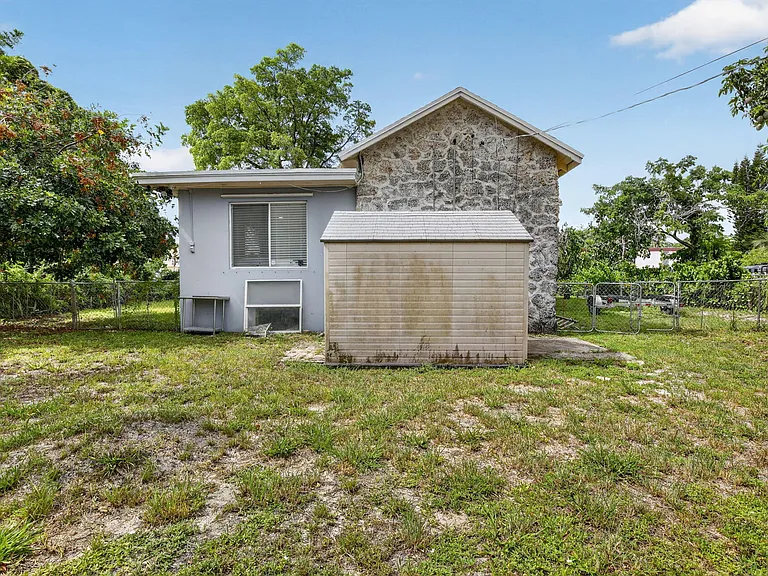 2465 Taylor St — Photo 38