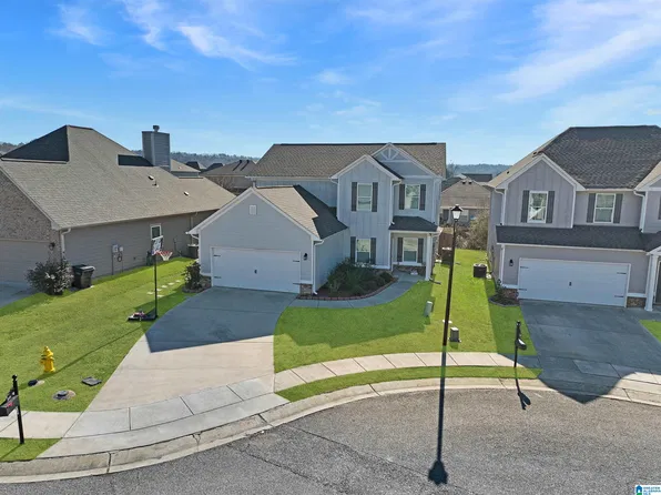 241 Union Station Dr, Calera, AL 35040