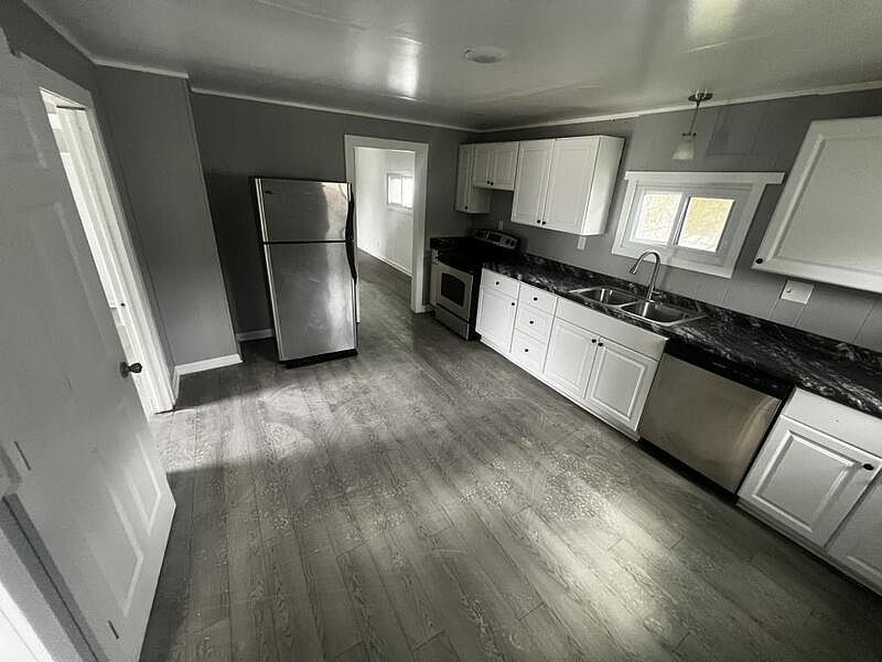 1st image of 16 Cummings St
