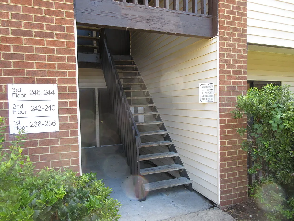 346 Wells Ct