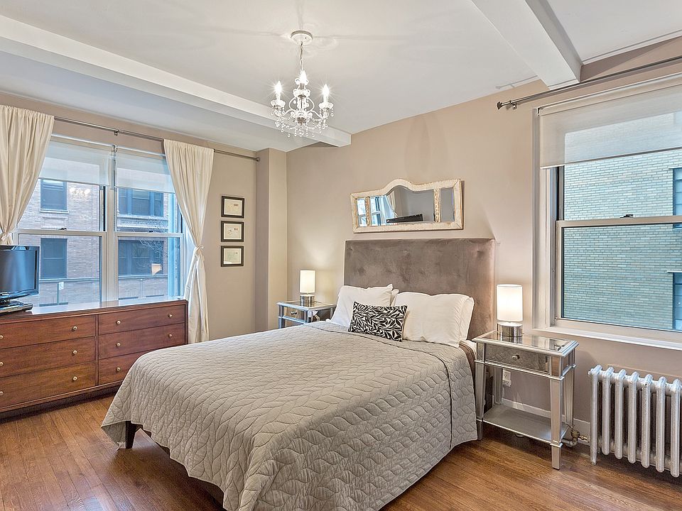 1st image of 304 W 75th St