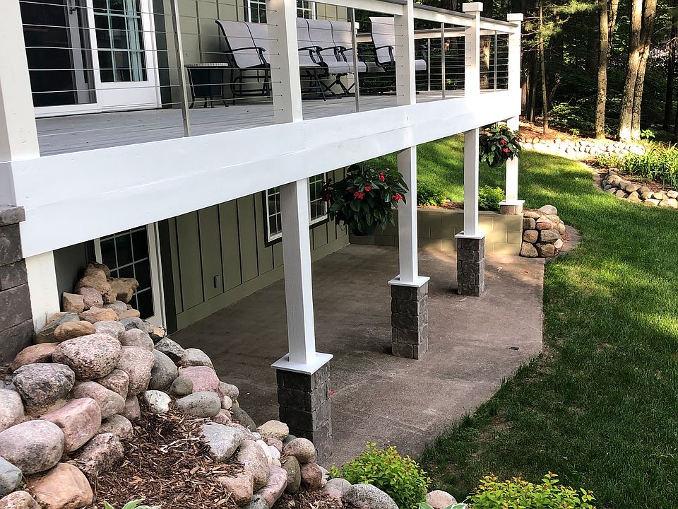 Deck redone in 2018.