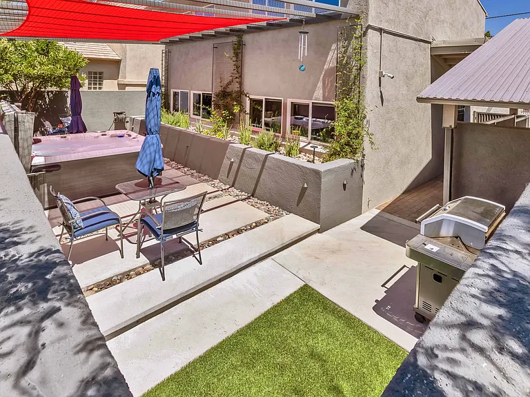 3039 E 3rd St #2 — Photo 26