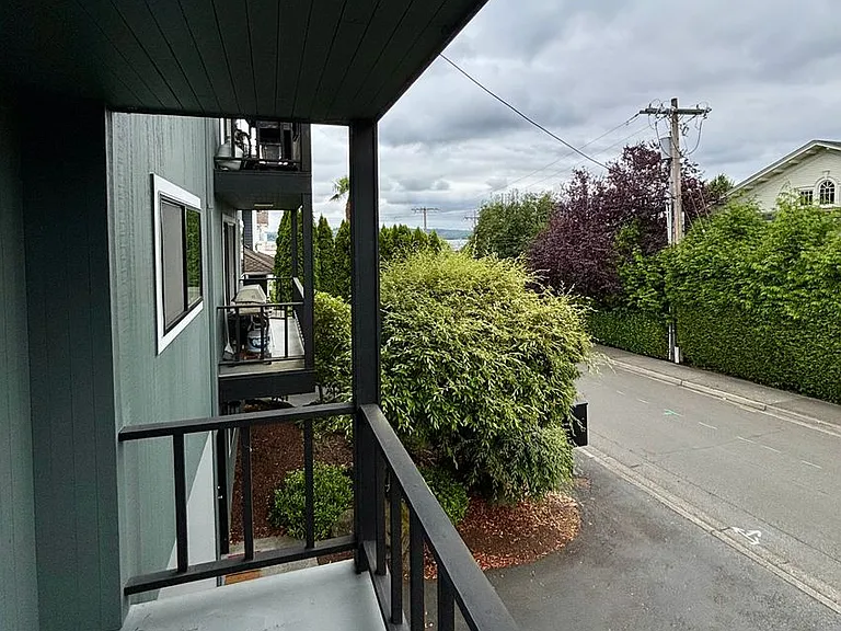 315 5th Ave S — Photo 4