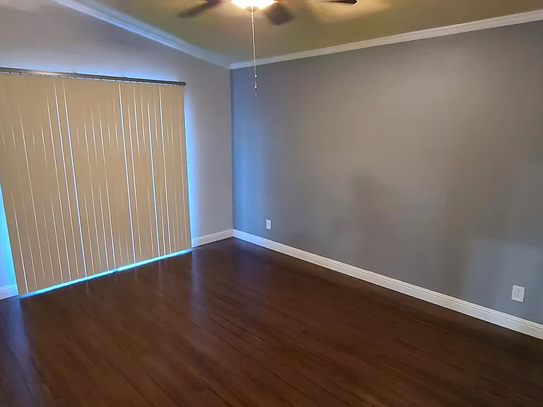 7708 Seagull Ave — Photo 9