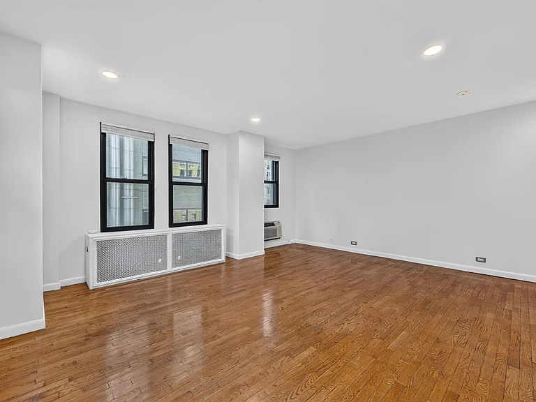 150 W 58th St #14E — Photo 2