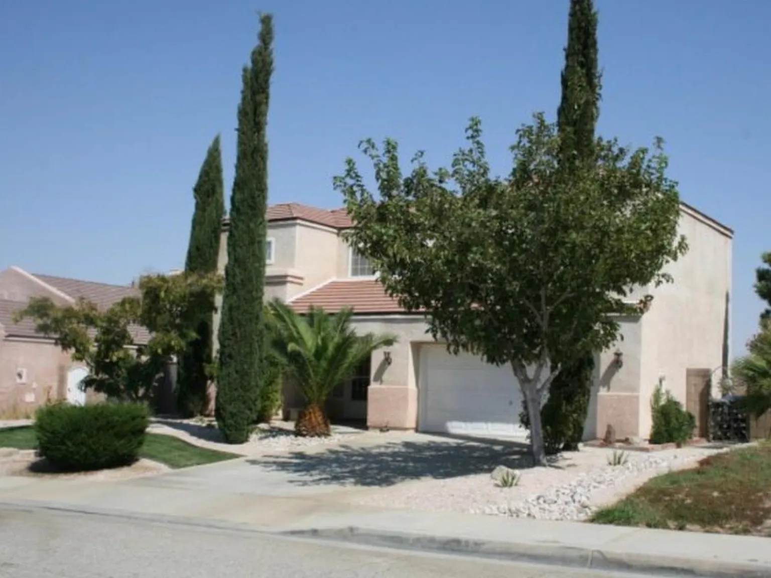 3 bed, 1488 sqft, $3,200 — Photo 2