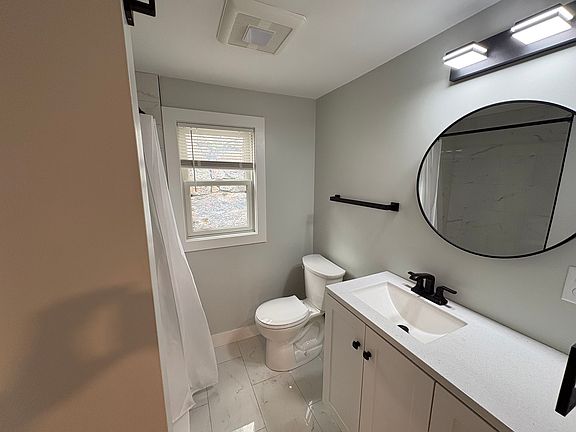 4th image of 825 Scenic Hwy #2