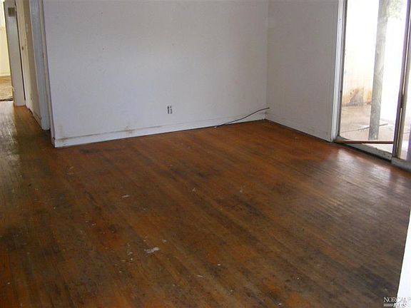 5th image of 135 W Carolyn Dr