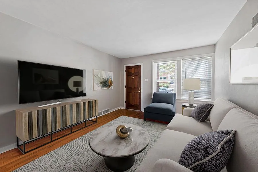 3 bed, 1320 sqft, $1,900 — Photo 2