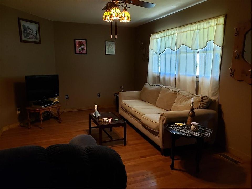 2nd image of 11 Jeffrey Ln