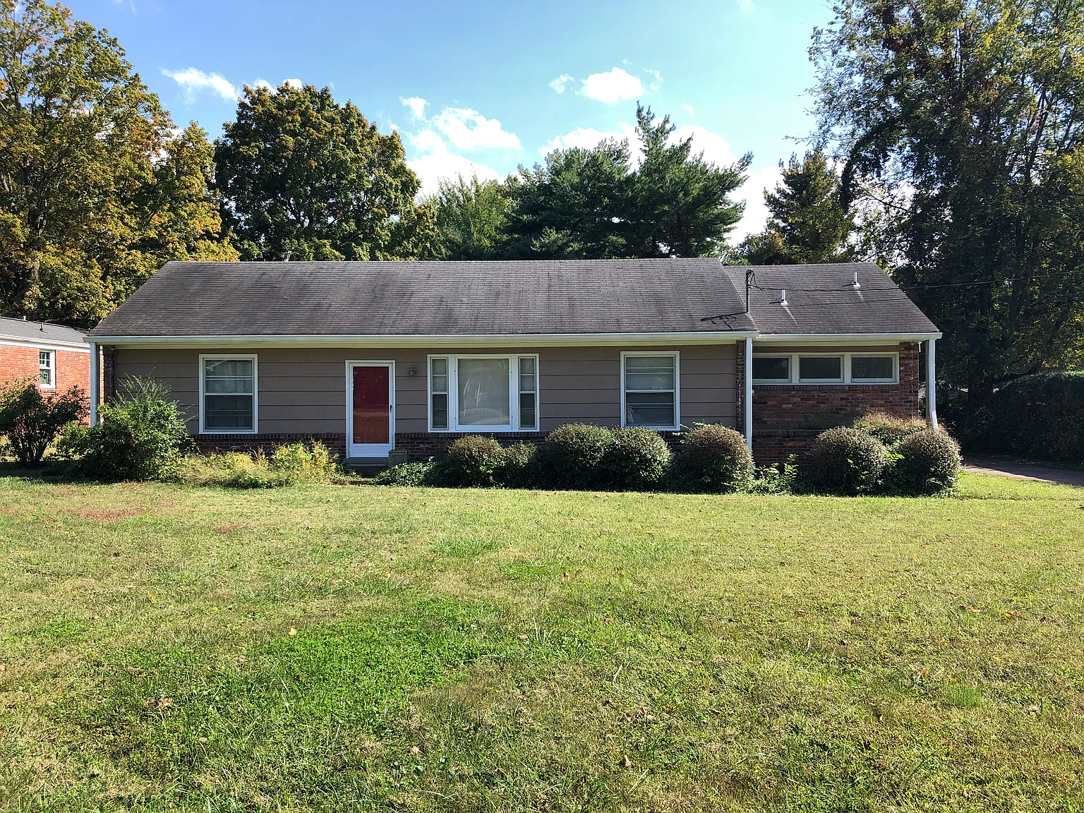 4905 Stillwood Drive — Photo 2